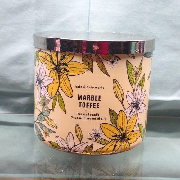 Bath and body works Marble Toffee Candle - Picture 1 of 2